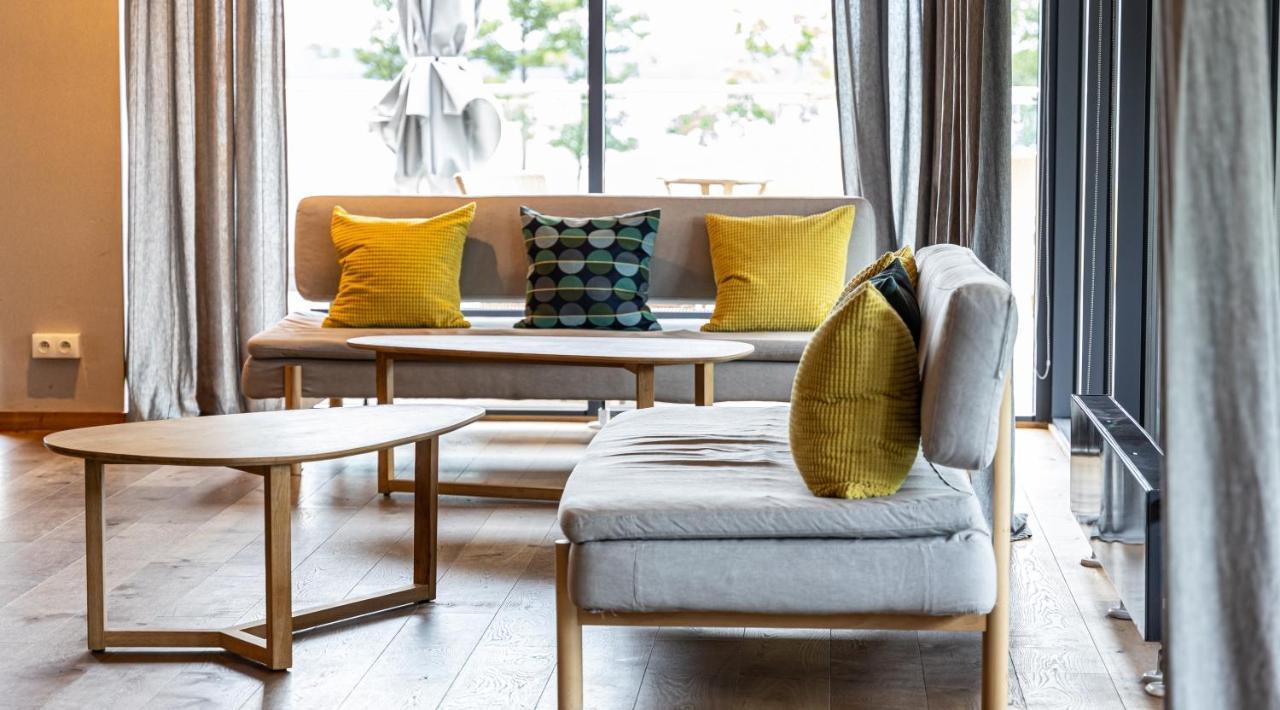 Hotel Marina Club 올슈틴 외부 사진 The interior of a suite at the hotel