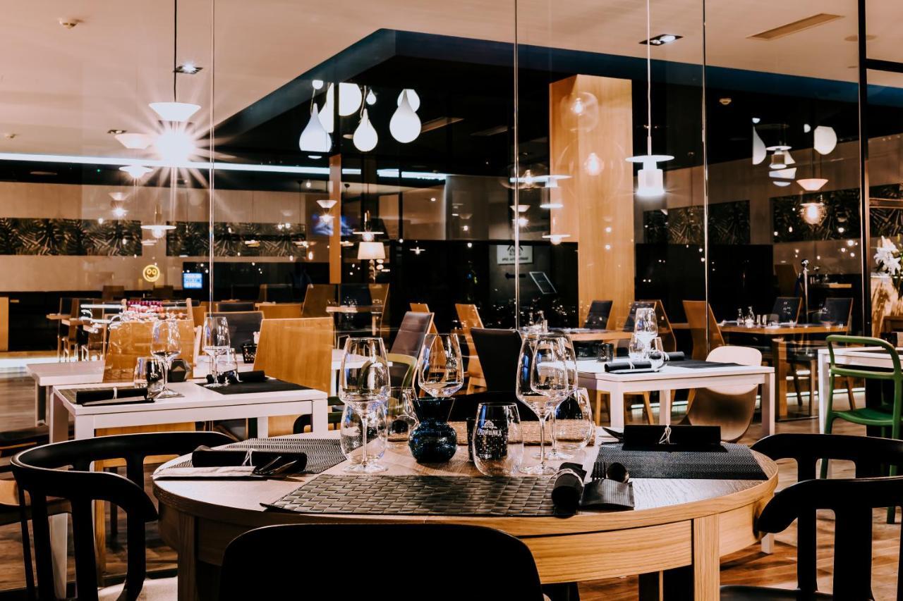 Hotel Marina Club 올슈틴 외부 사진 Restaurant in the airport