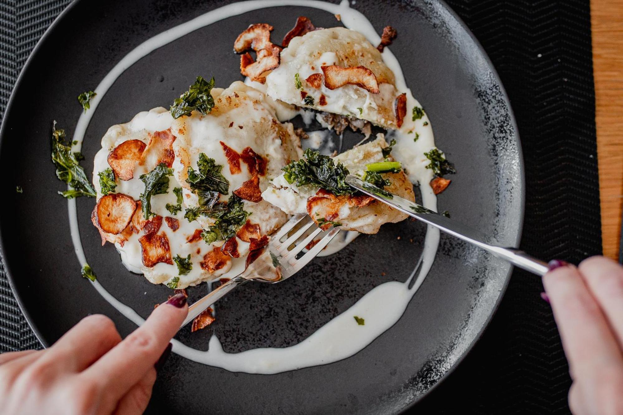 Hotel Marina Club 올슈틴 외부 사진 A plate of pierogi